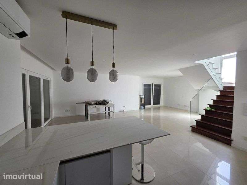 Moradia t5+1 com piscina - Grande imagem: 2/12