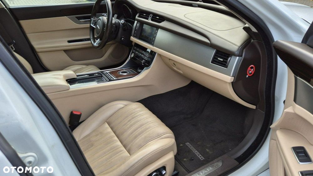 Jaguar XF 20d Sportbrake Prestige - 10
