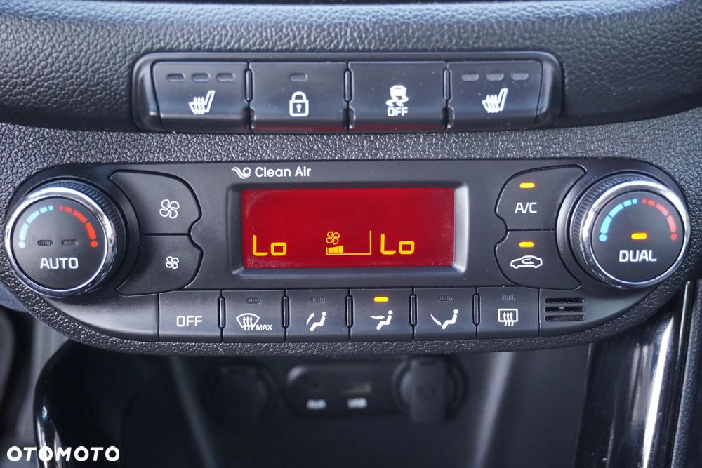 Kia Ceed 1.6 GDI ISG Dream-Team Edition - 25
