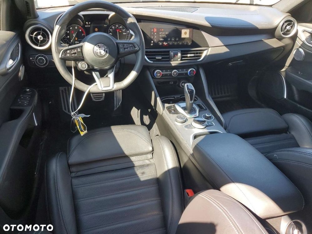 Alfa Romeo Giulia - 8