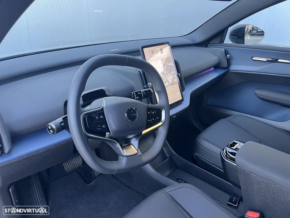 Volvo EX30 69 kWh Single Motor Extended Range Black Edition - 3