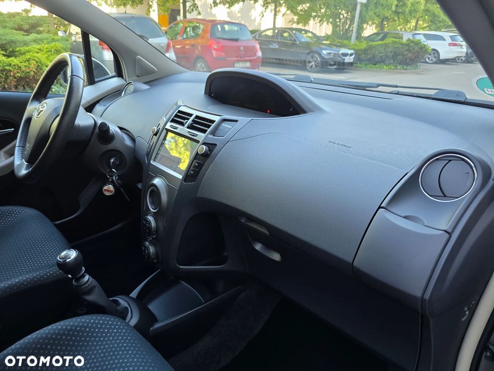 Toyota Yaris - 22