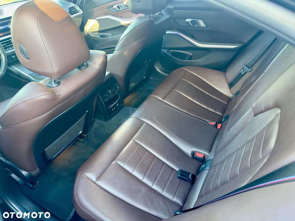 BMW Seria 3 320d xDrive M Sport Shadow sport - 29