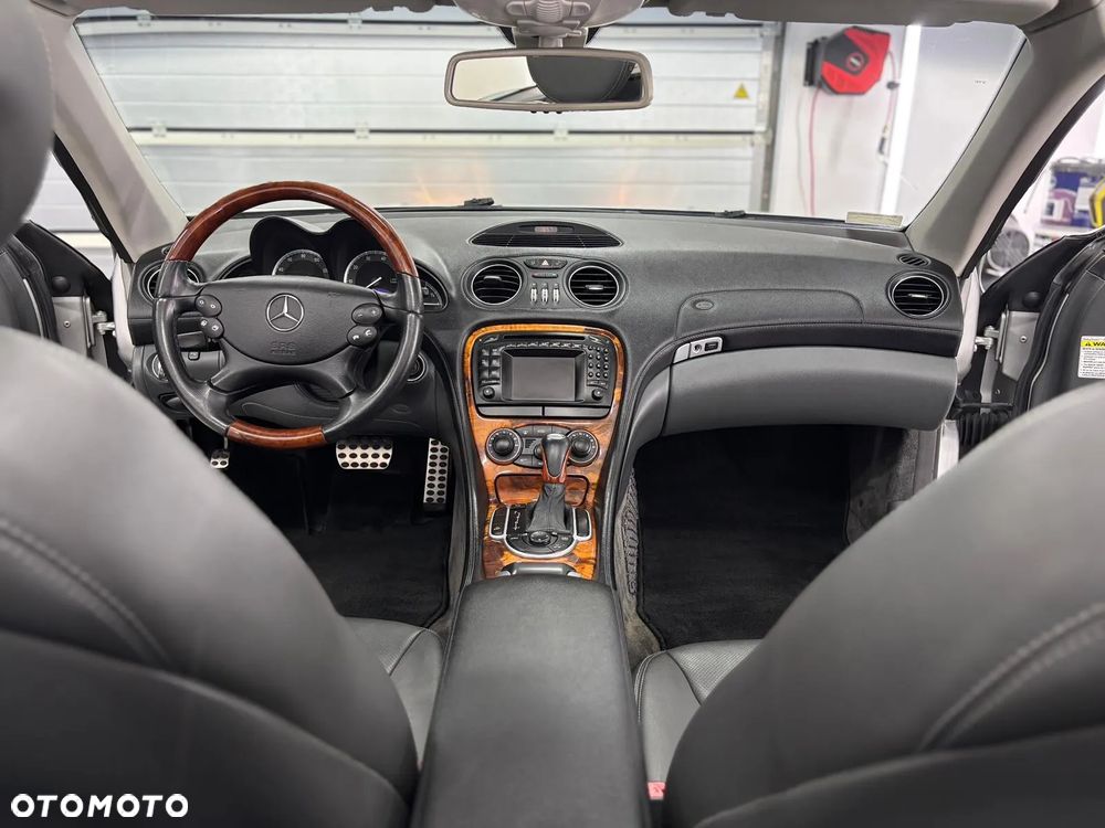 Mercedes-Benz SL - 32