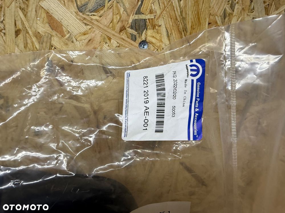 CHLAPACZ OSŁONY PRAWY PRZÓD JEEP GRAND CHEROKEE IV 82212019AE OE - 2