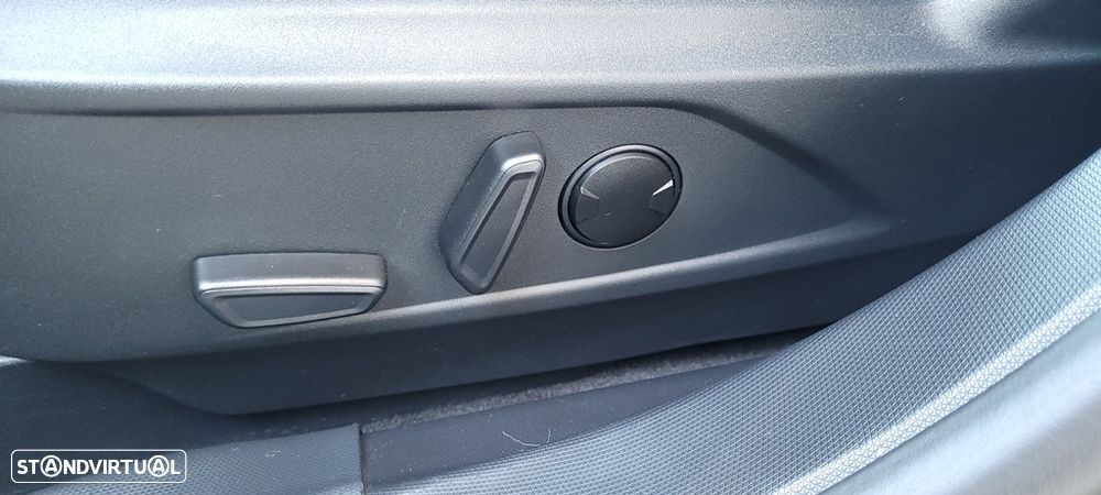 Ford Mustang Mach-E 75.7 kWh Base - 11