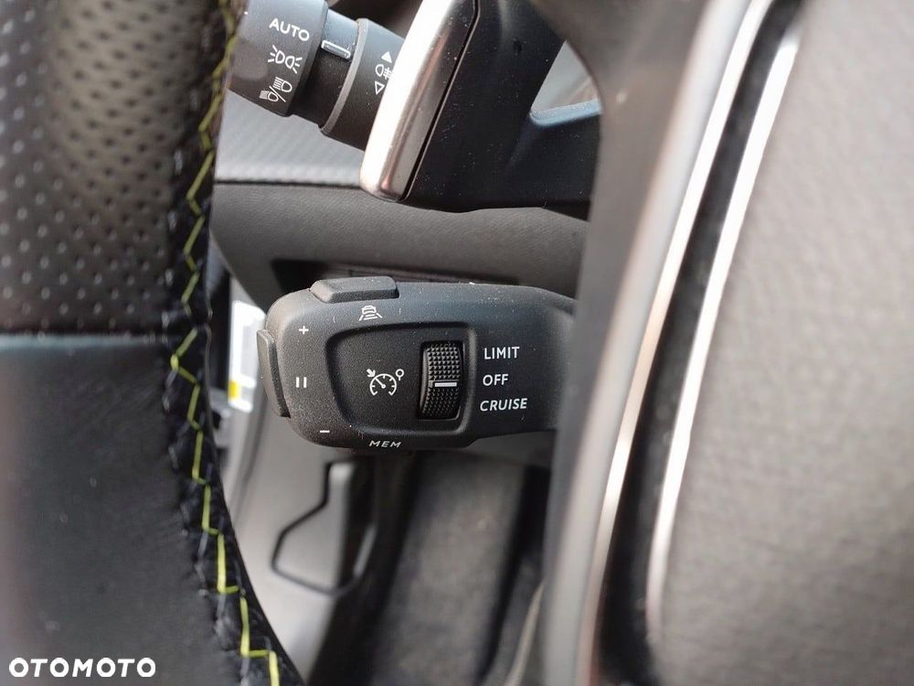 Peugeot 2008 1.2 PureTech GT S&S EAT8 - 19