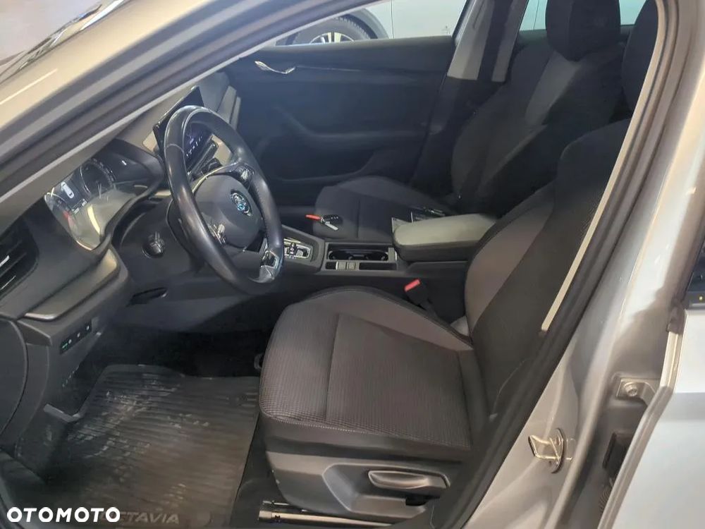Skoda Octavia 2.0 TDI Ambition DSG - 6