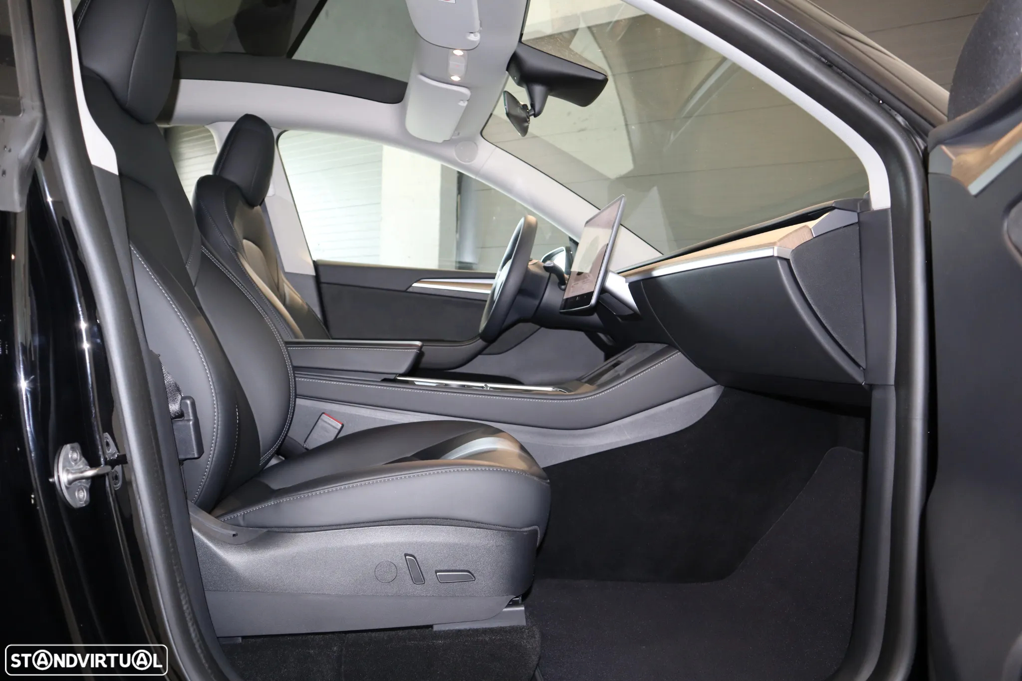 Tesla Model Y RWD - 14
