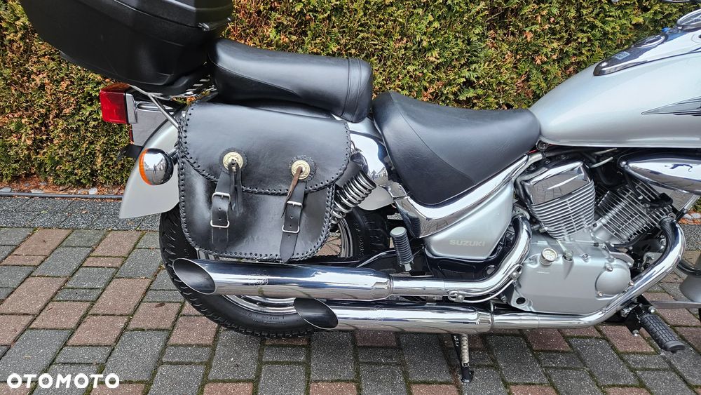 Suzuki Intruder - 10