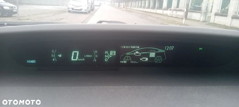 Toyota Prius (Hybrid) Executive - 9
