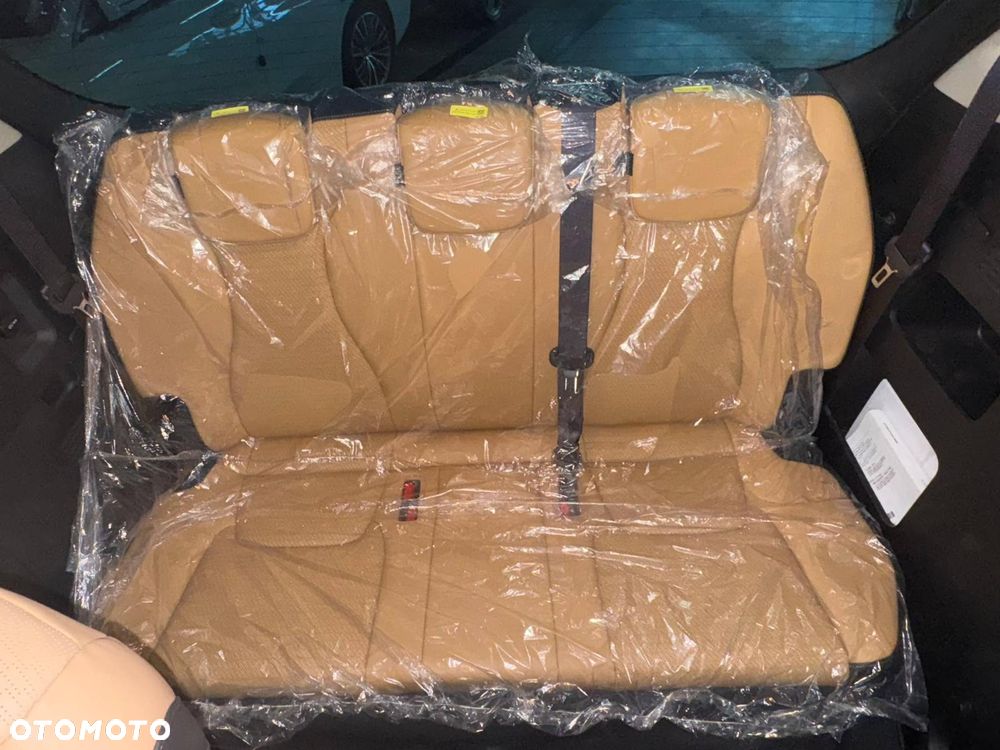 Kia Carnival - 27
