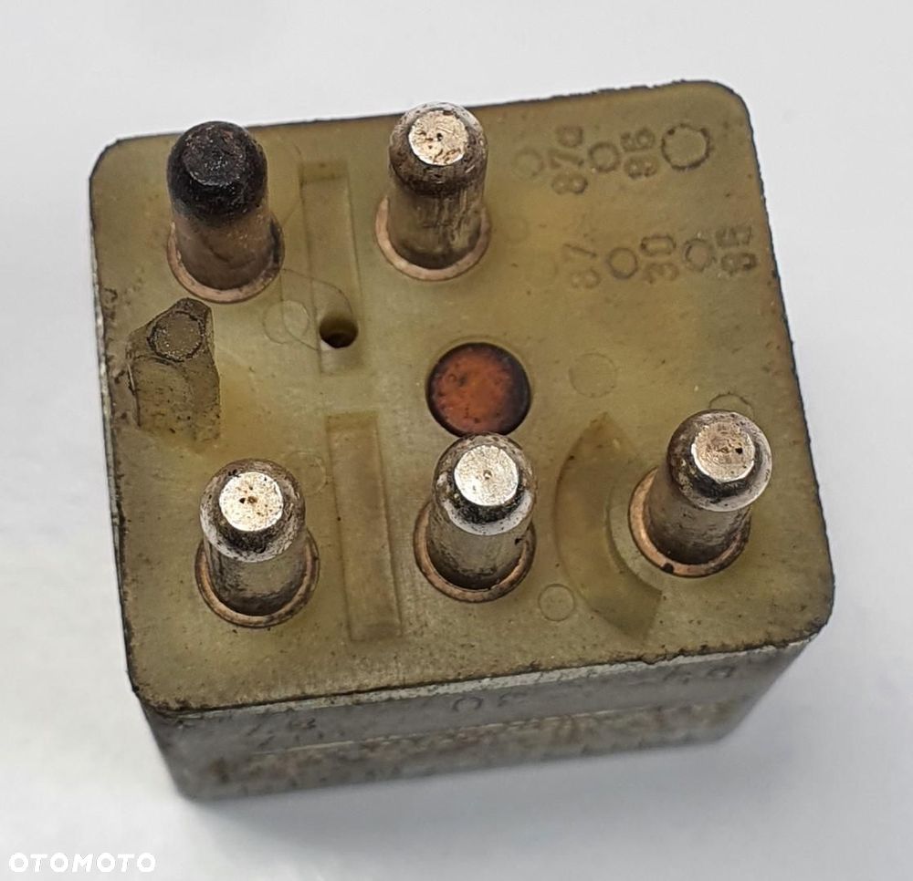 PRZEKAŹNIK MERCEDES W126 0015420219 - 2