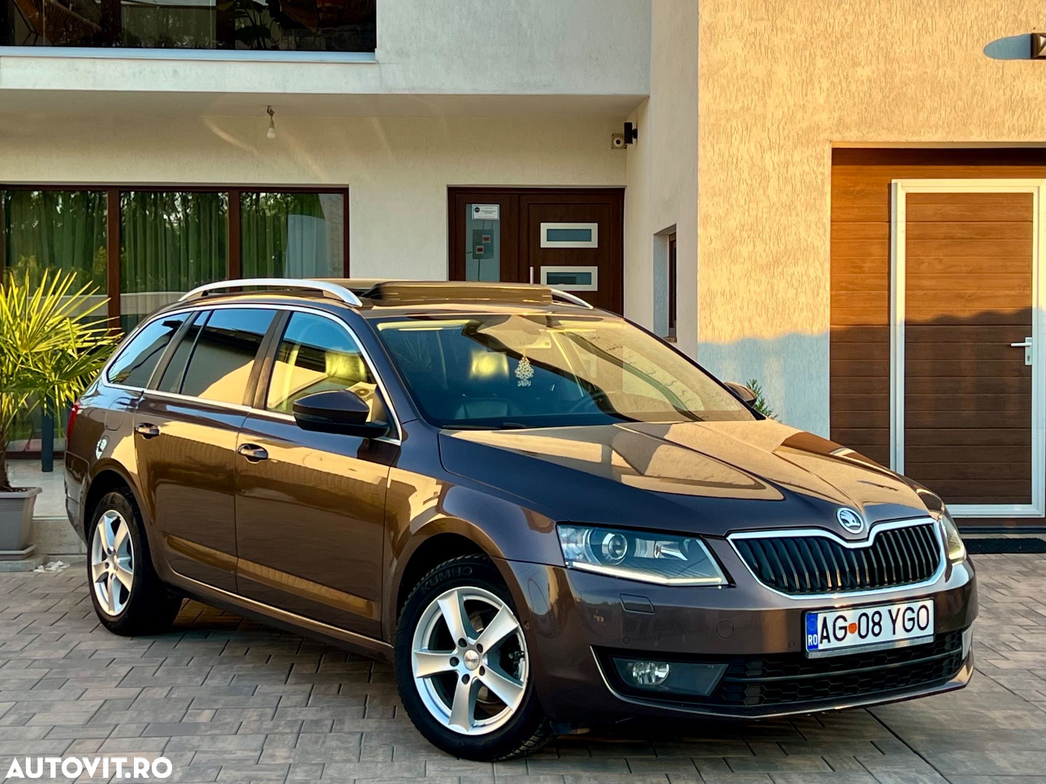 Skoda Octavia 1.6 TDI DSG Premium Edition - 1