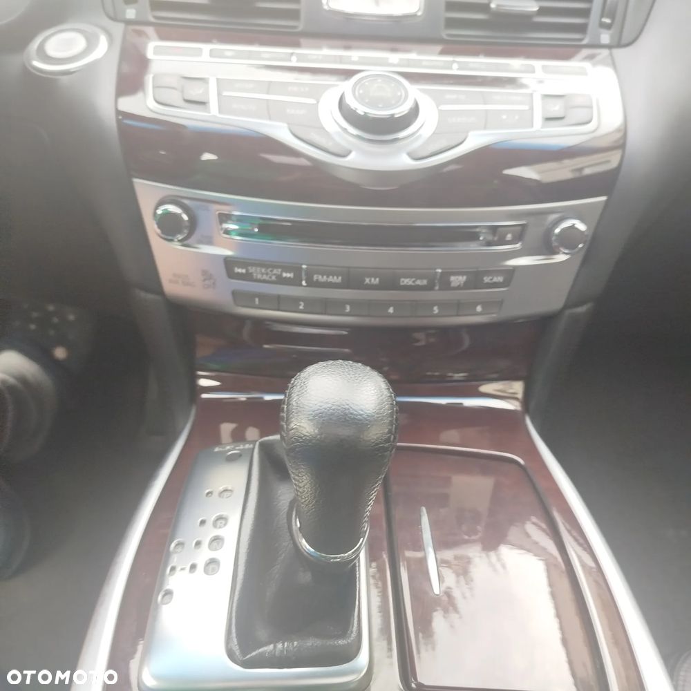 Infiniti M - 13