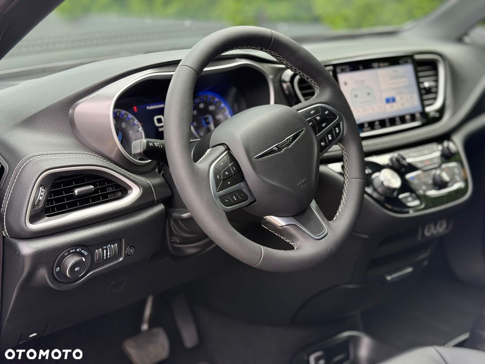 Chrysler Pacifica - 21