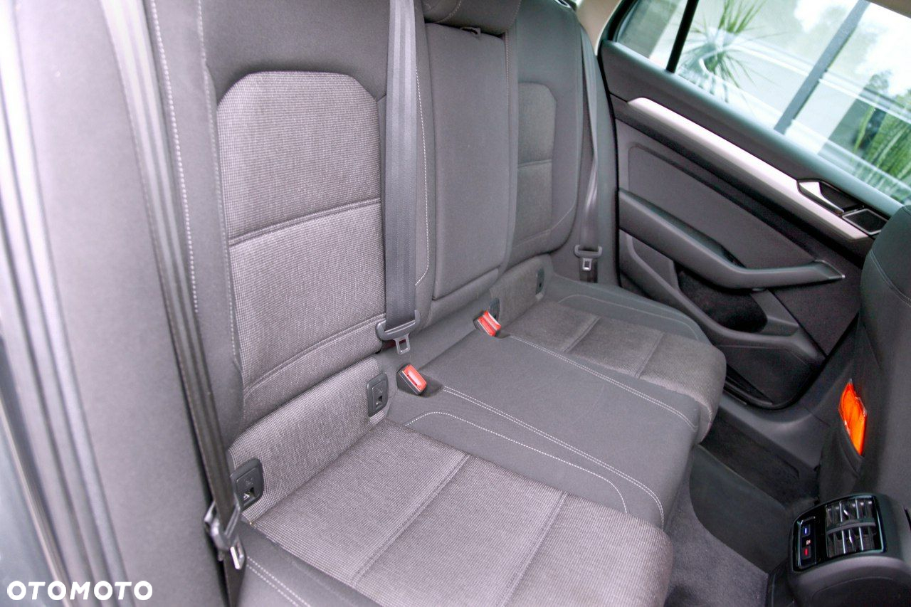 Volkswagen Passat - 17
