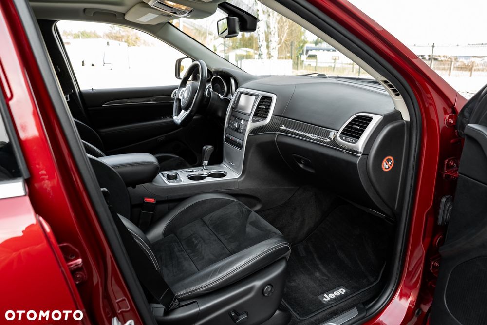 Jeep Grand Cherokee SRT8 - 24