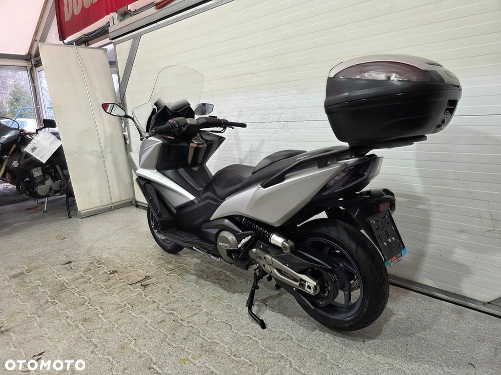 Kymco AK 550 - 11
