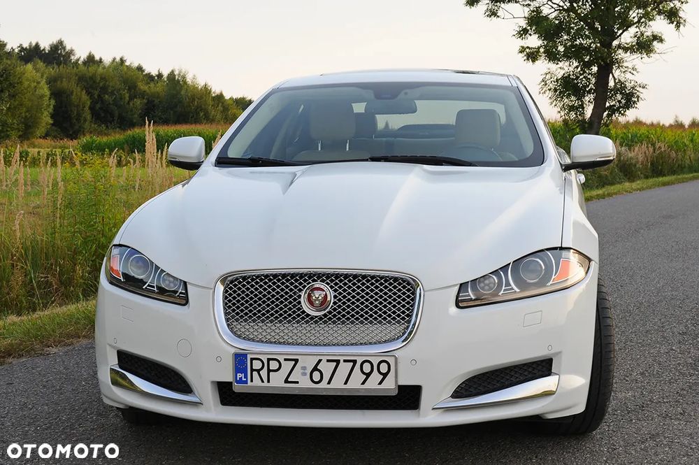 Jaguar XF 2.0 T Premium Luxury - 3