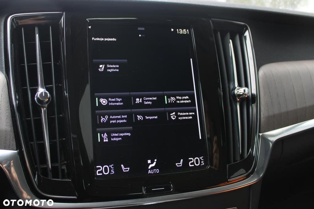 Volvo V90 Cross Country - 24