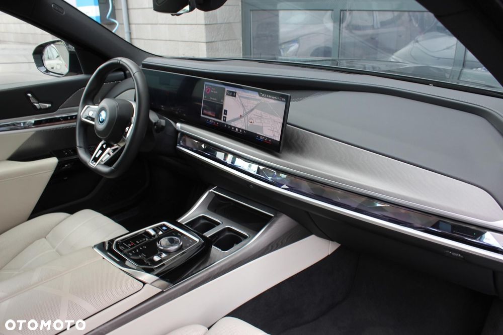 BMW i7 - 7