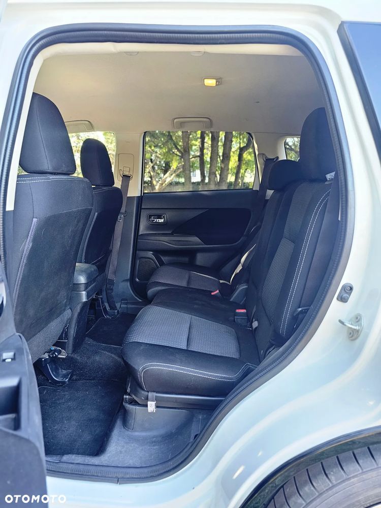 Mitsubishi Outlander - 10
