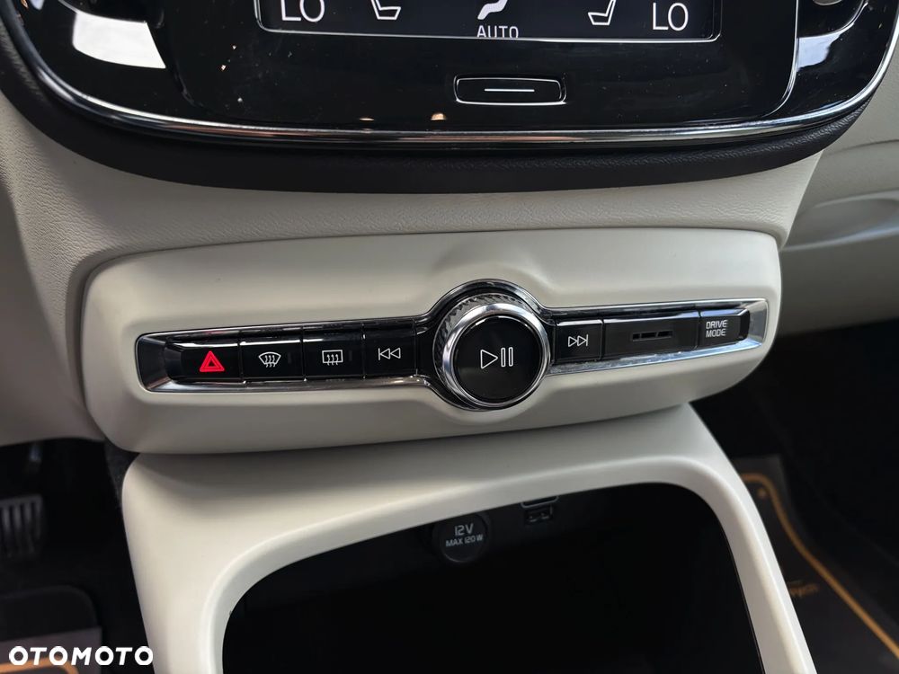 Volvo XC 40 D4 AWD Geartronic Momentum - 30