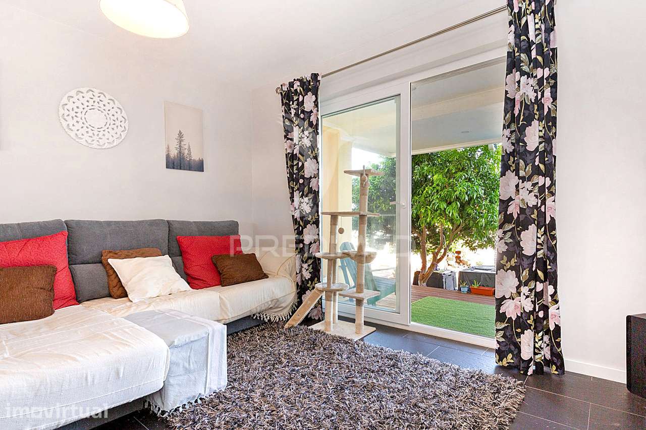 Moradia bifamiliar remodelada com jardim e piscina, Loures - Grande imagem: 2/40