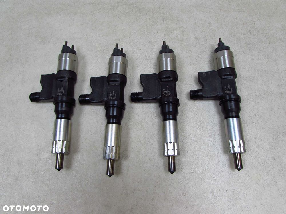 ISUZU NPR NQR NKR 5.2 D 4HK1 WTRYSK WTRYSKIWACZ PALIWA DENSO 6363 - 1