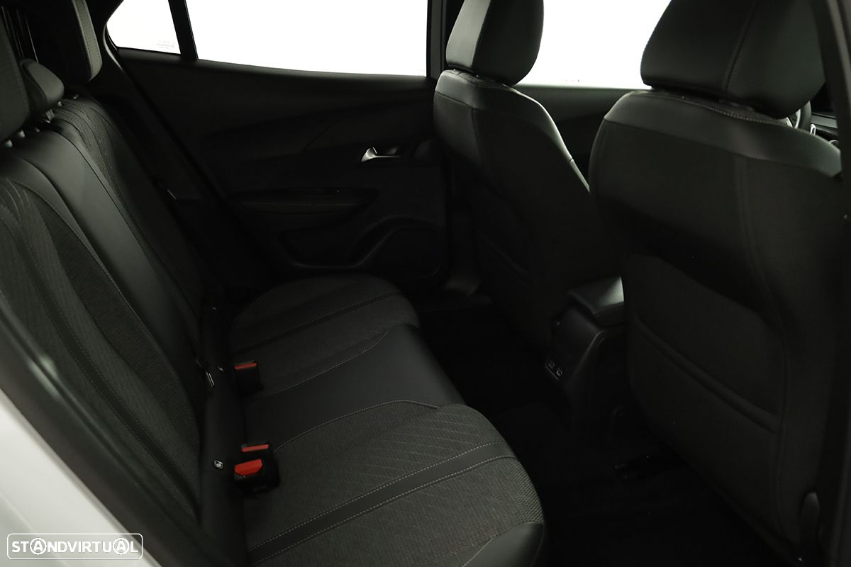 Peugeot 2008 1.2 PureTech Allure EAT8 - 23