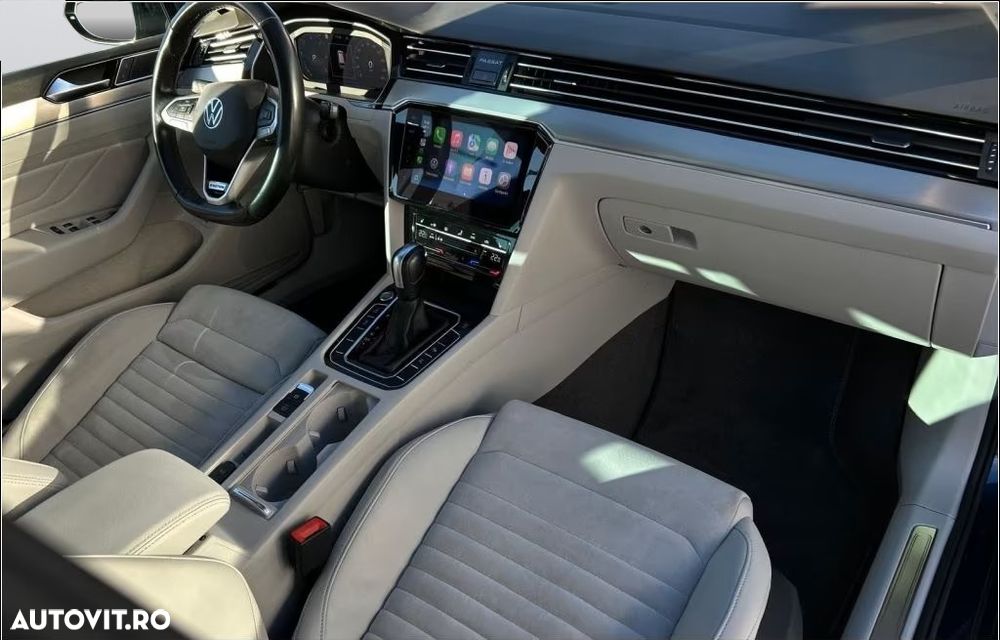 Volkswagen Passat Variant 2.0 TDI SCR DSG 4Motion Elegance - 14