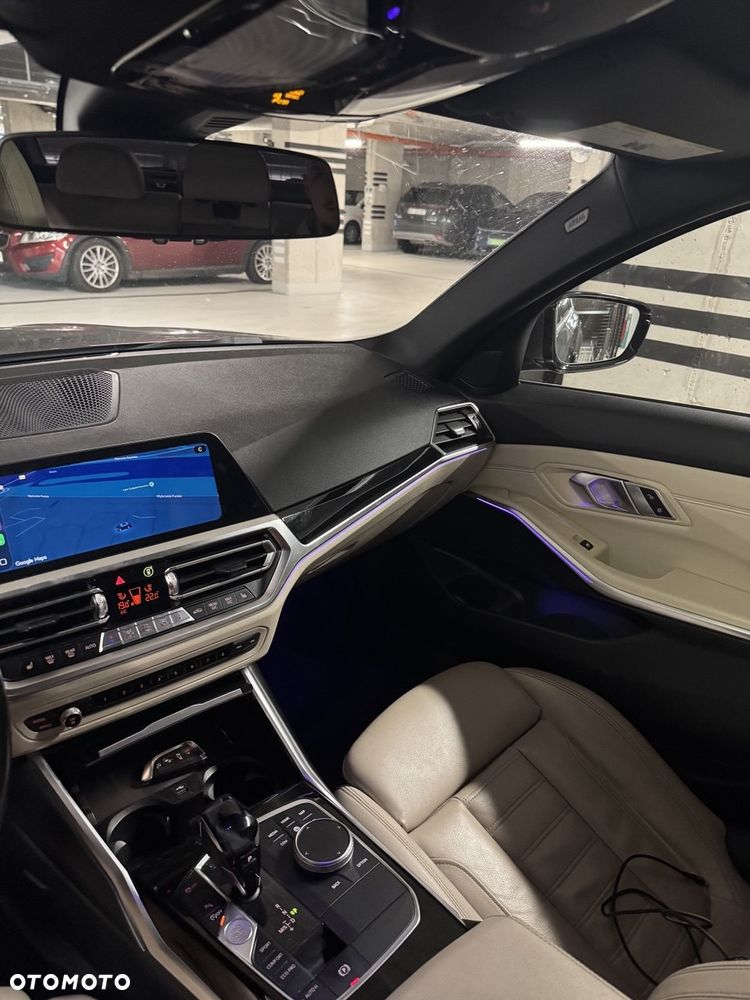 BMW Seria 3 330i xDrive - 16