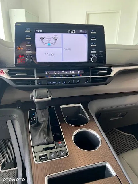 Toyota Sienna - 12