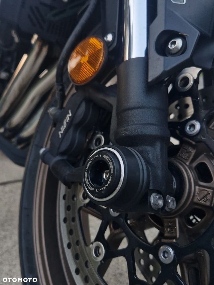 Honda CB - 12