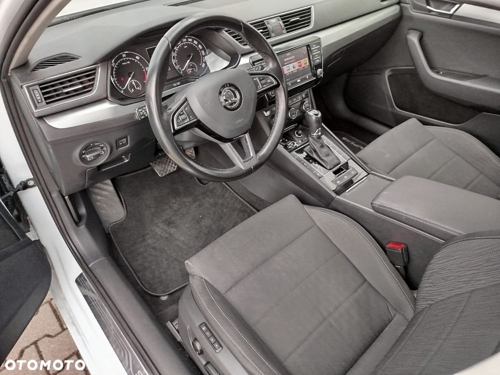 Skoda Superb 2.0 TDI DSG Ambition - 10