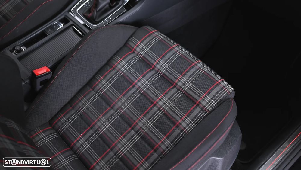 VW Golf GTI 2.0 TSI OPF DSG Performance - 38