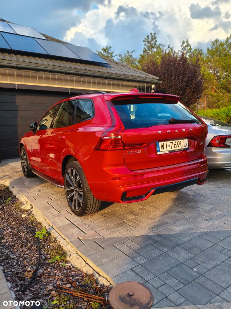 Volvo XC 60 B4 D AWD R-Design - 4