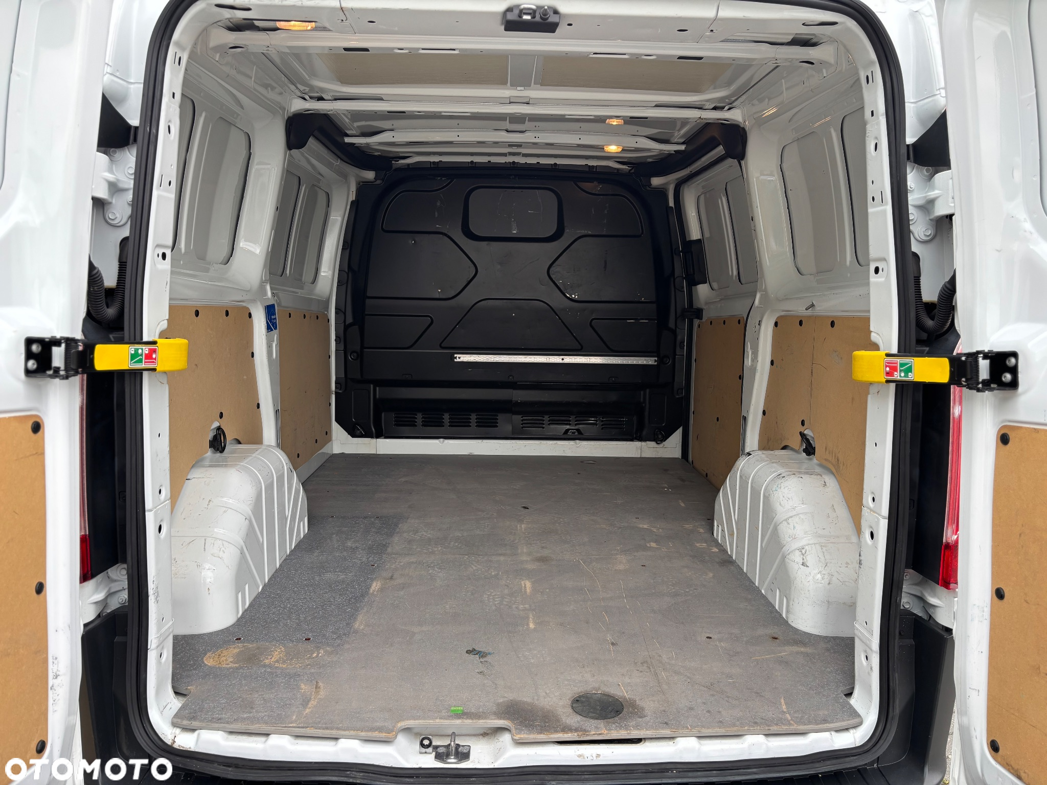Ford Transit Custom L1H1 Klima Relingi Hak PDC Tempomat Nowe opony Serwis 3-osobowy - 31