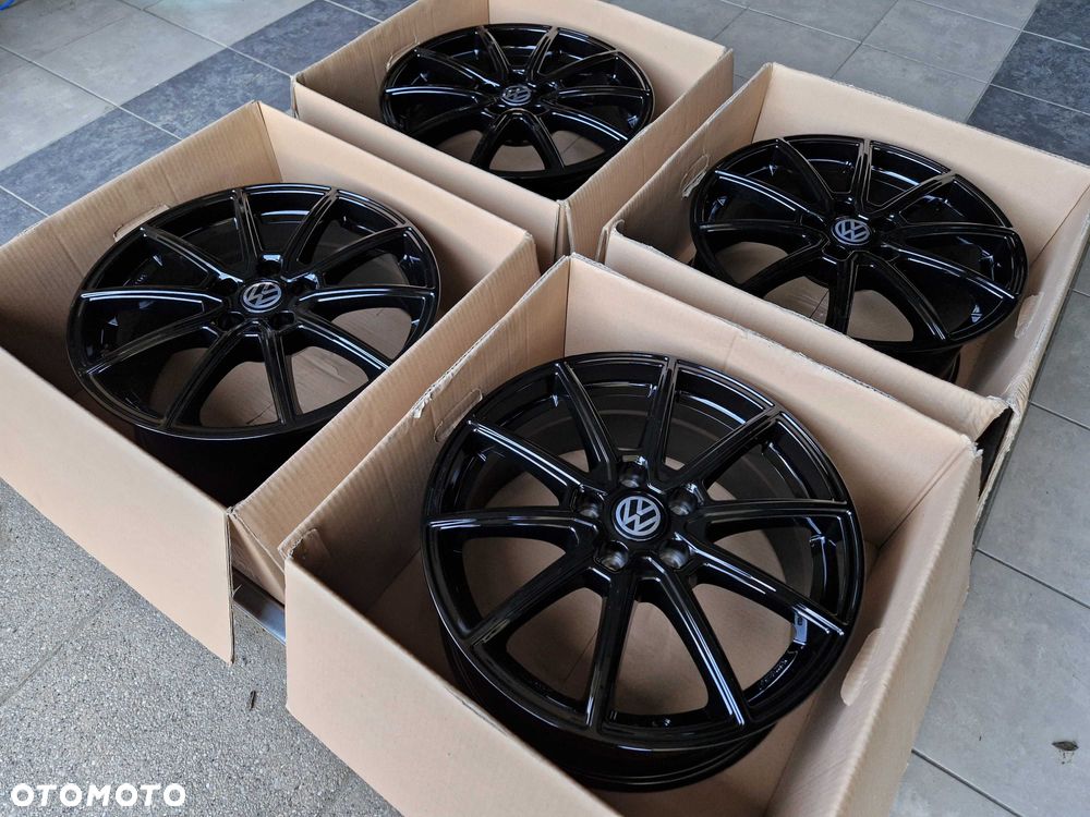 Alufelgi 17 5x112 VW Golf Passat Jetta Touran Caddy T-Roc Czarne 705# - 5