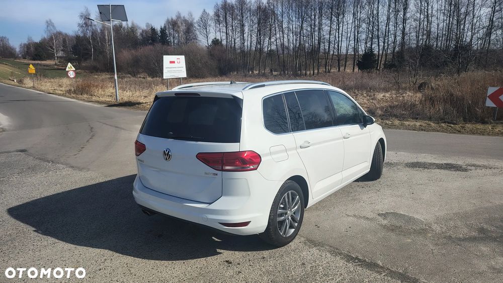 Volkswagen Touran - 10