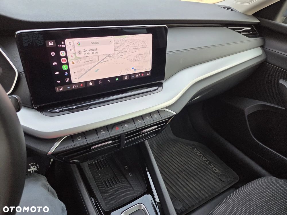 Skoda Octavia 1.5 TSI mHEV Selection DSG - 2