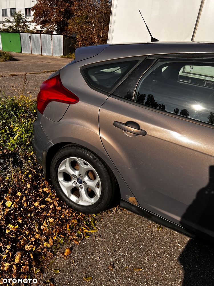 Ford Focus 1.6 Ambiente - 16