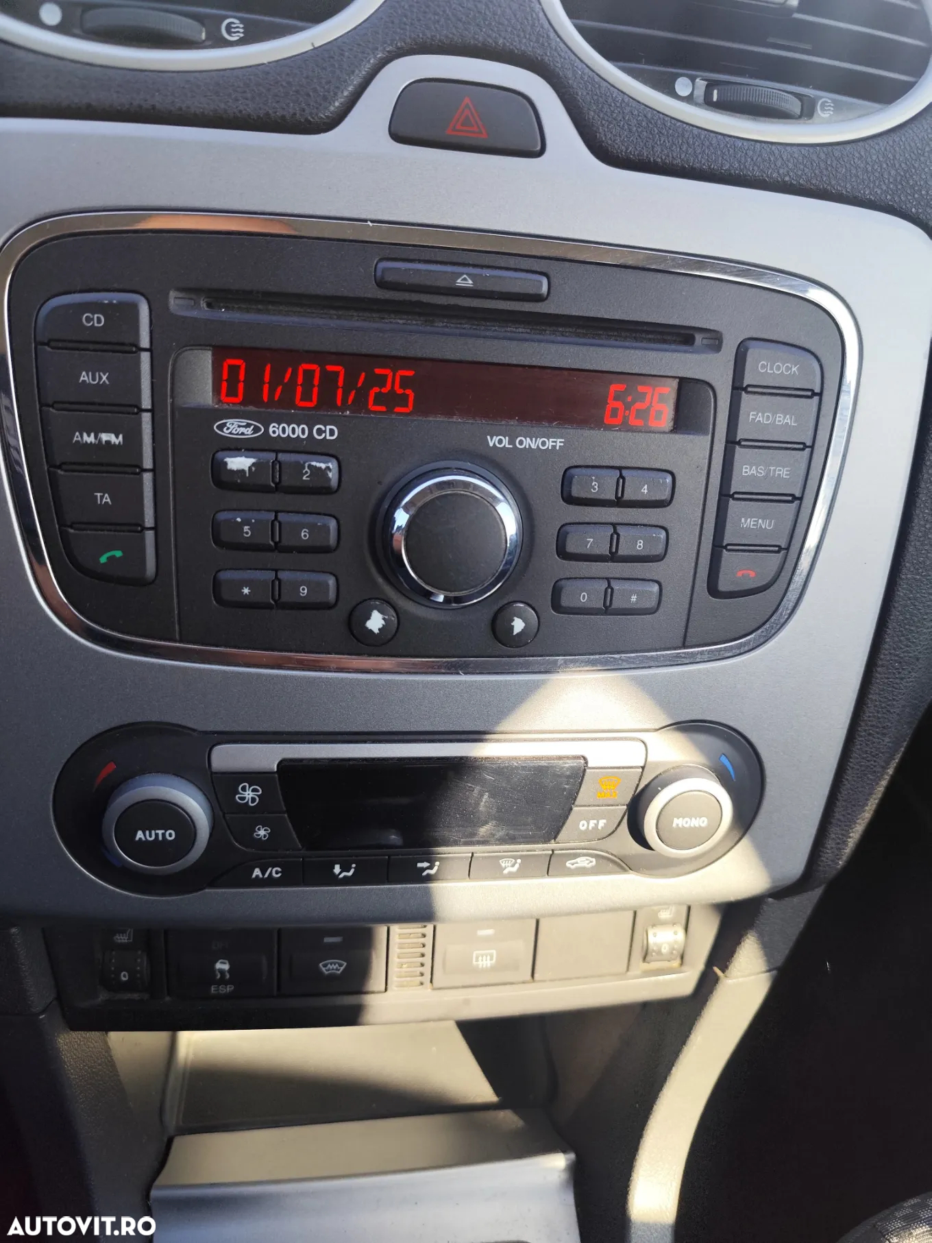 Ford Focus 1.6 16V Ambiente - 11