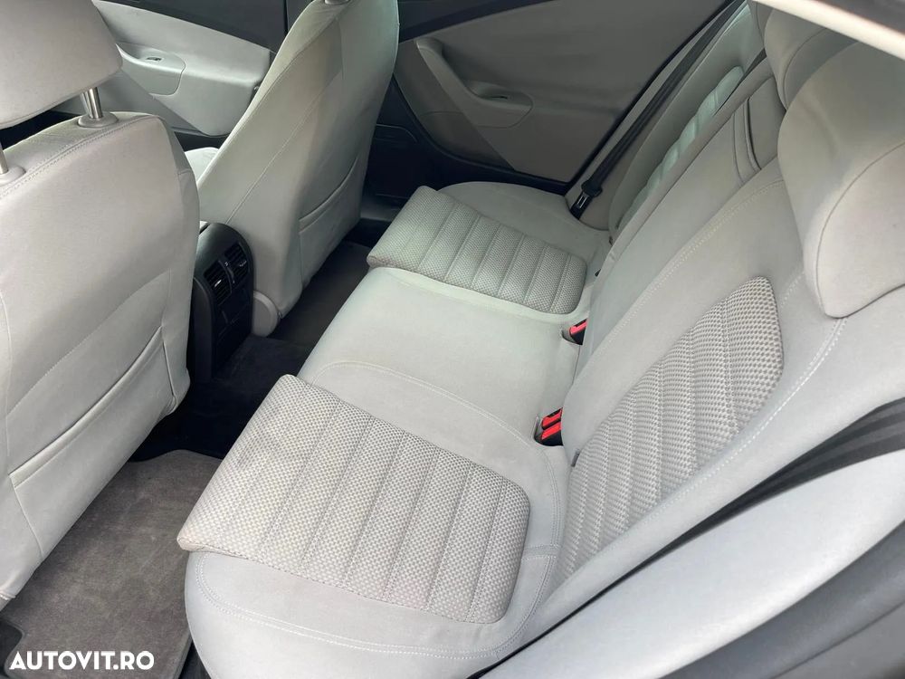 Volkswagen Passat - 8