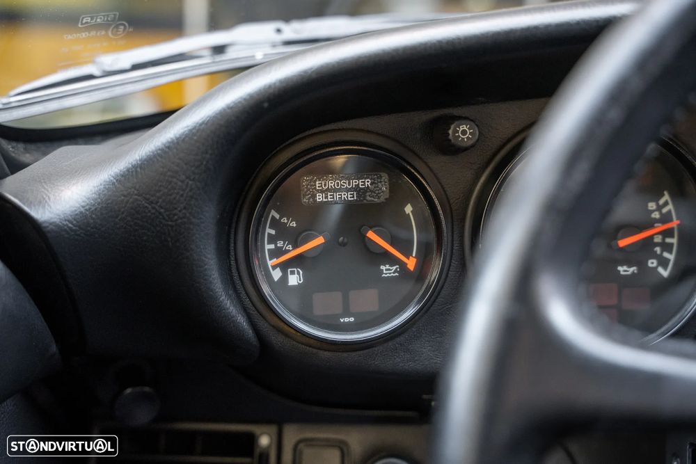 Porsche 911 (964) Coupé 3.6 Carrera 4 - 11