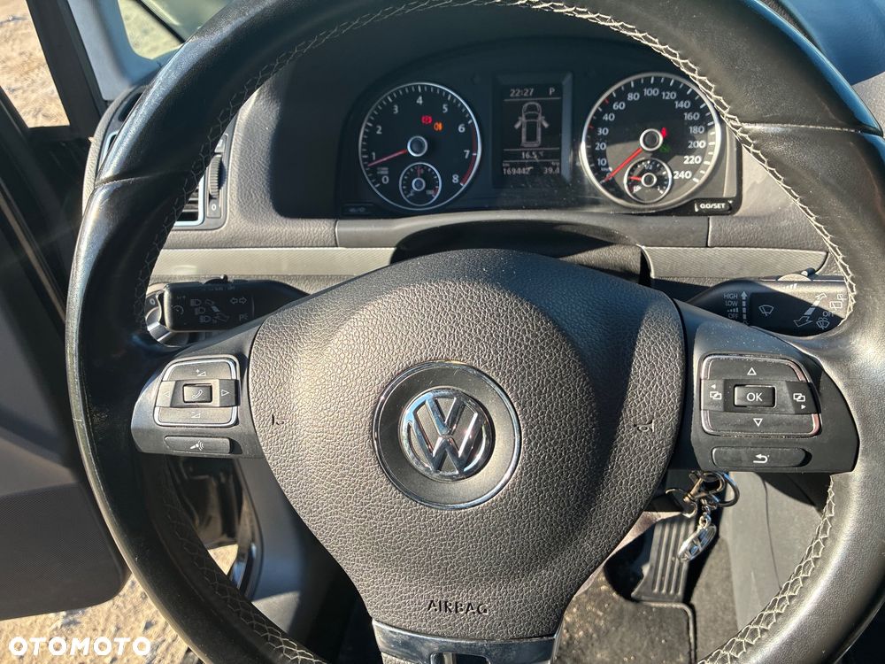 Volkswagen Touran - 10