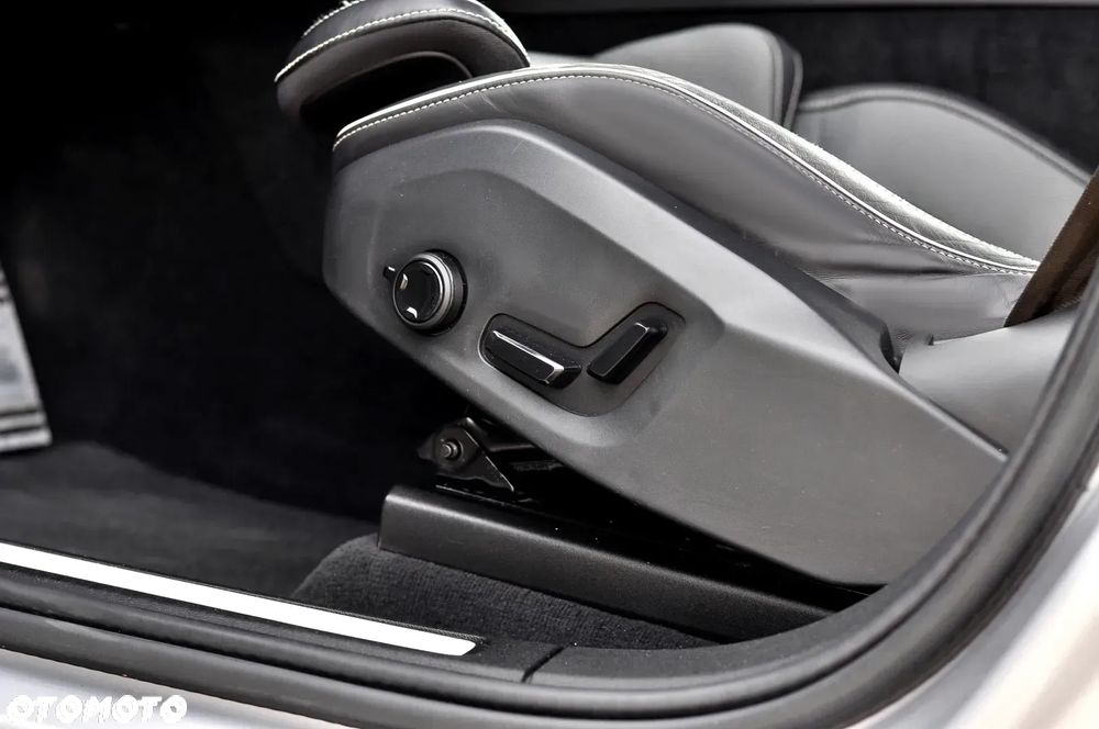 Volvo XC 60 T6 AWD Ultra Dark - 25