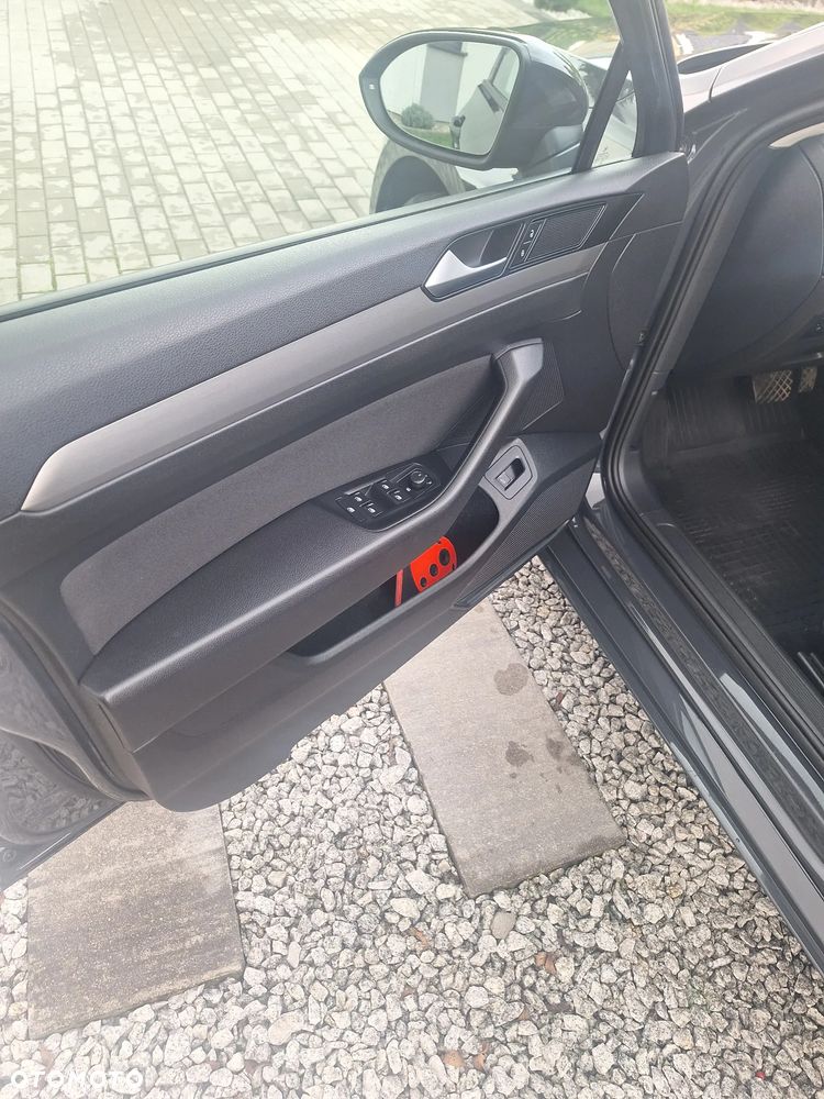 Volkswagen Passat - 14