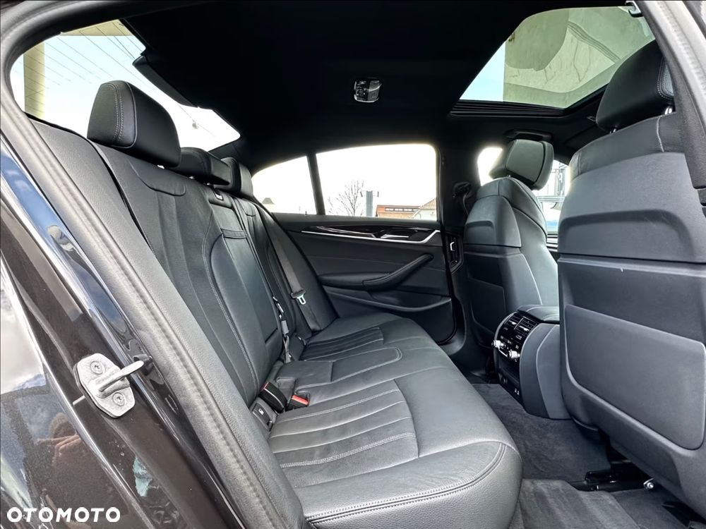 BMW Seria 5 540i xDrive - 17